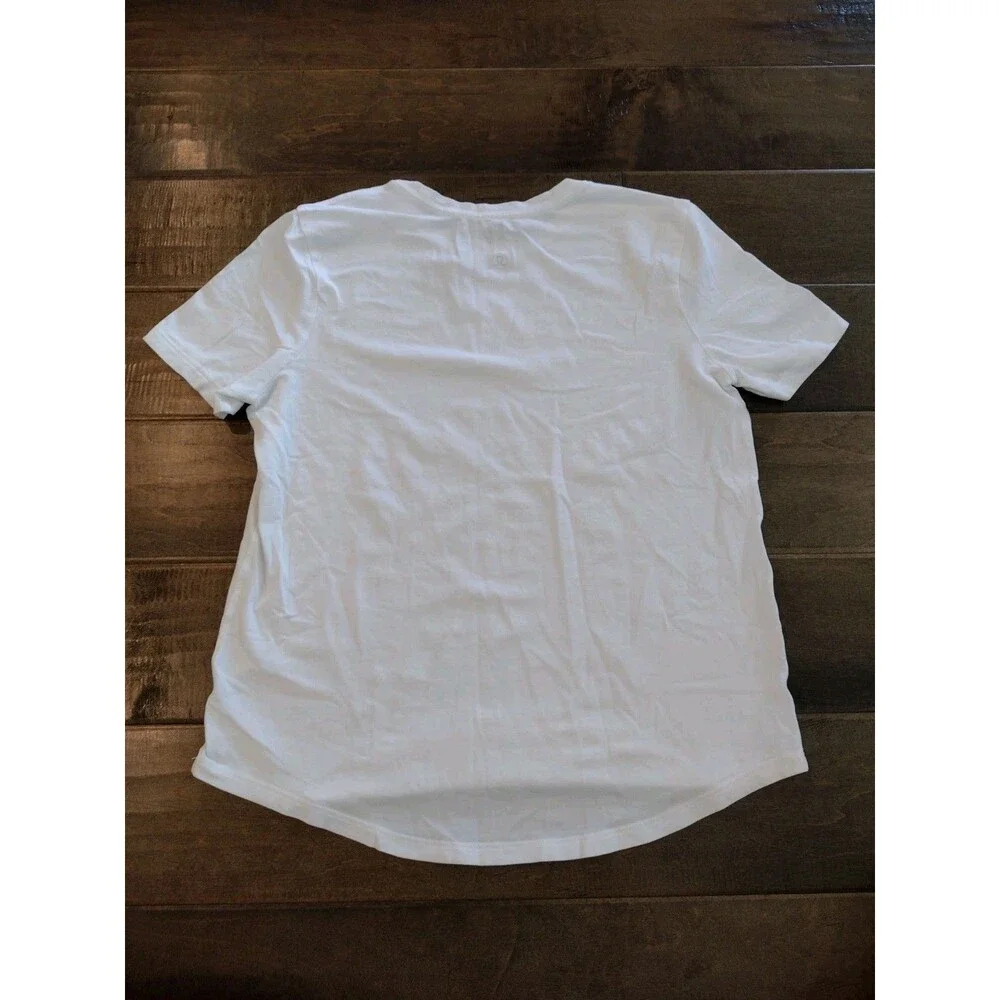 LULULEMON Women's EEUC Love White crewneck  short-sleeve t-shirt tee - size 4